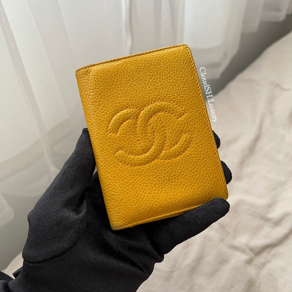 Auth Chanel Yellow Classic Caviar CC Logo Bi-Fold Card Holder - PreLoved